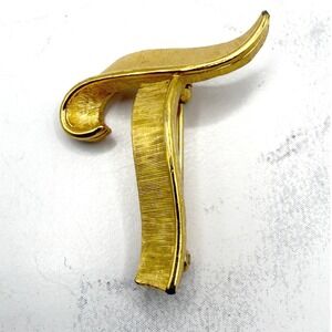 Crown Trifari Gold Tone T Initial Brooch Letter Pin Vintage Signed